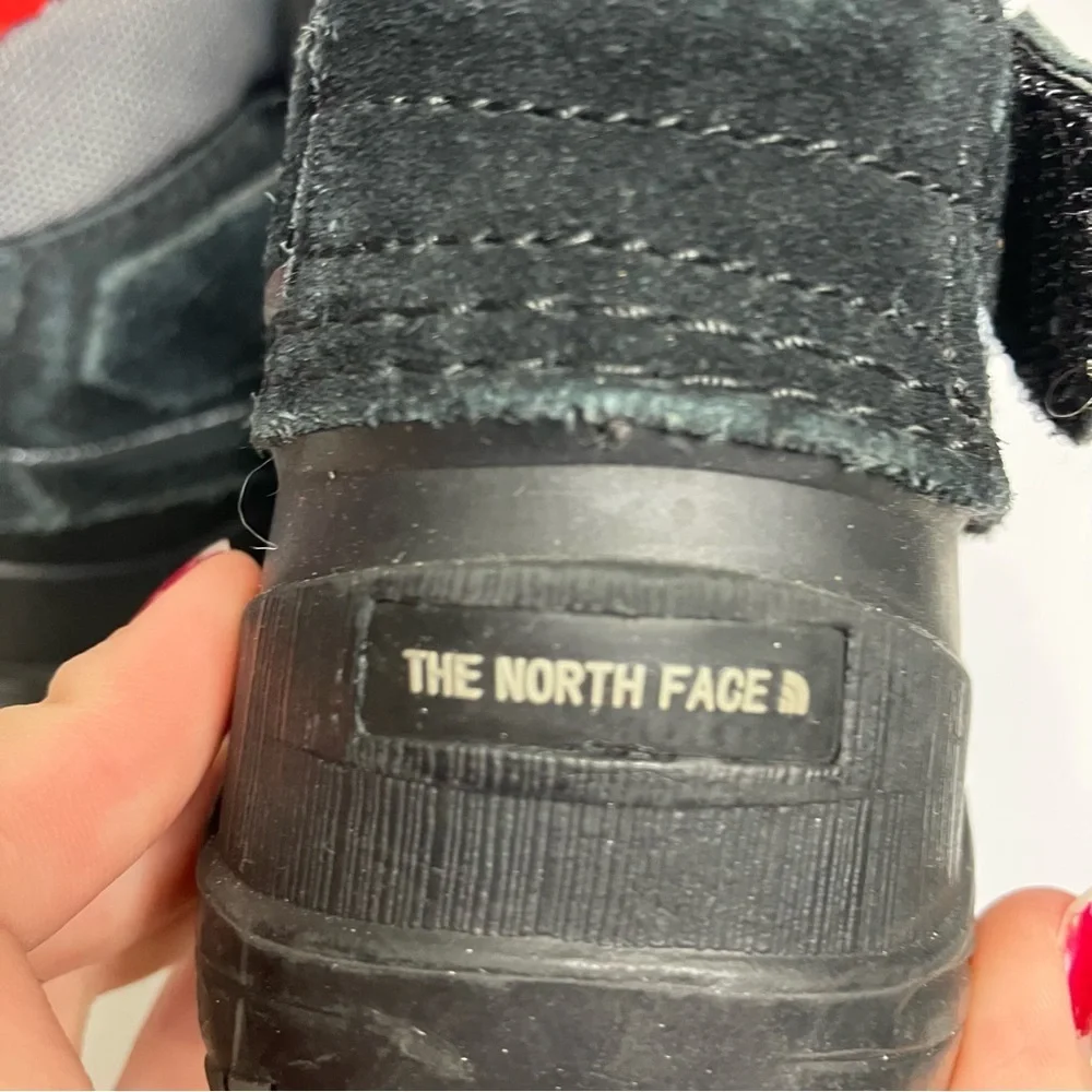 The North‎ Face Alpenglow IV black insulated winter boots size 8
